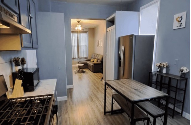 Charming 2-bedroom apartment in Roscoe Village/Free Washer/Dryer/WiFi