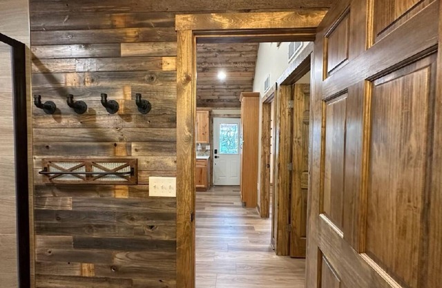 Charming 2-bedroom cottage in Twin Lakes with Lake Access & Boat Rentals