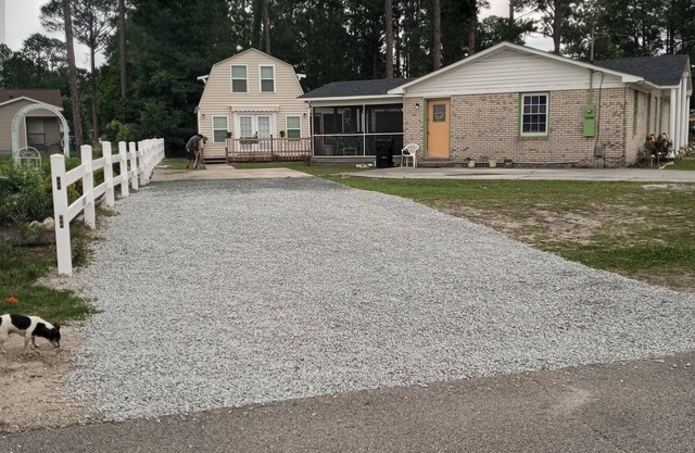 Charming 2-bedroom cottage with all the amenities, breakfast items. Pet friendly