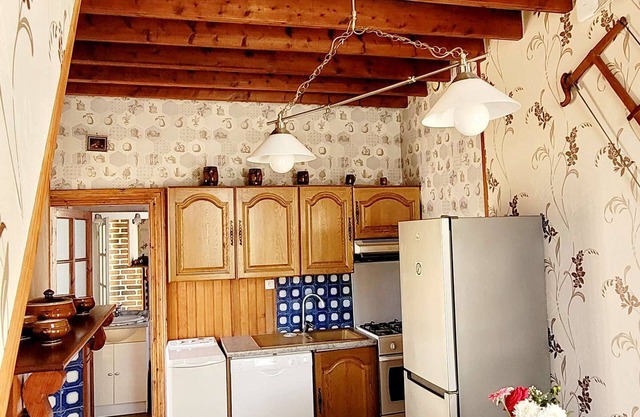 Charming 2-Bedroom Country House with Garden and Terrace, Near Family Campsite