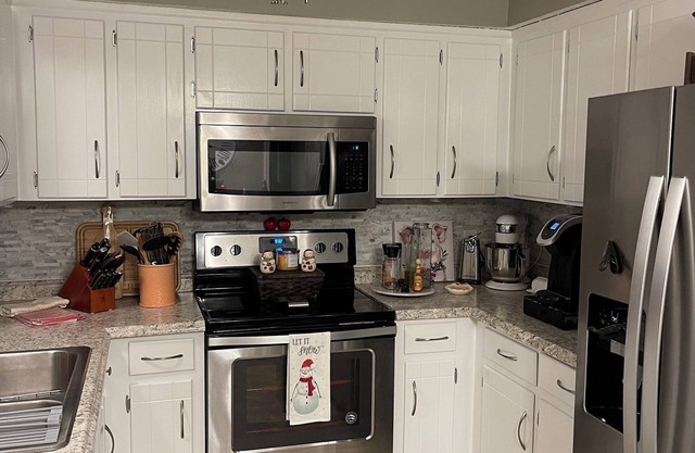 Charming 2-bedroom condo in lovely Nashville with WiFi, AC
