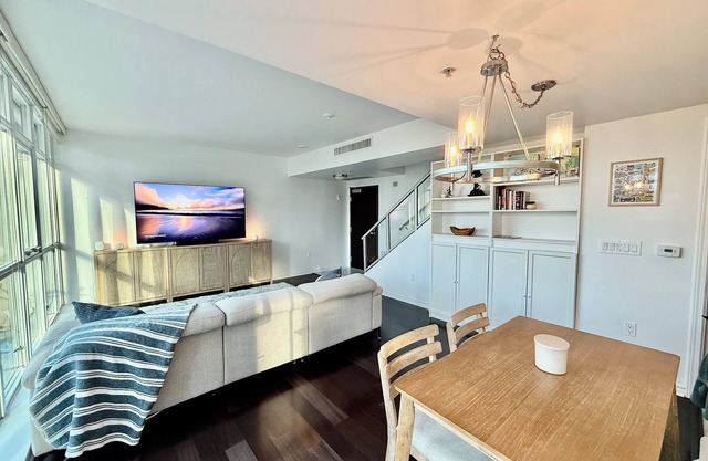 Charming 2-bedroom condo Huge Balcony & Water Views San Diego - Little Italy