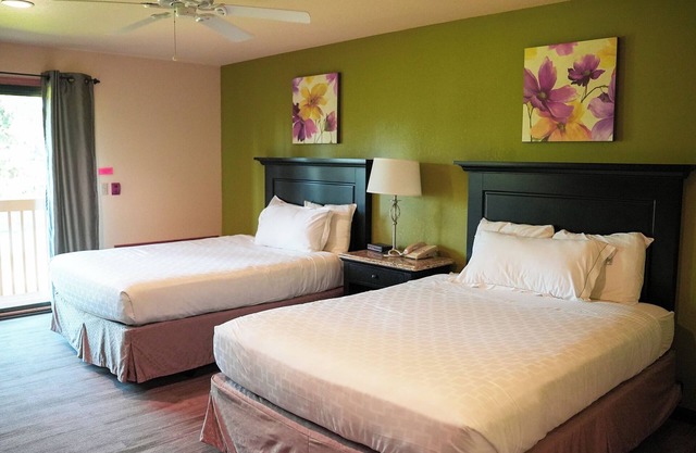 Charming 2-bedroom condo in lovely Mishicot only 32 miles from Green Bay!