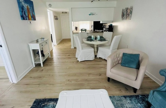 Charming 2-bedroom condo freshly renovated in wonderful Tampa USF
