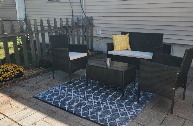 Charming 2-bedroom cottage in Kearney with WiFi and AC