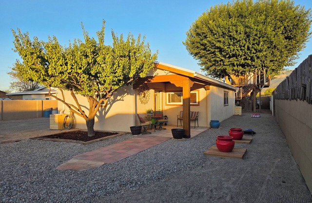 Charming 2-bedroom farmhouse between Albuquerque and Santa Fe.