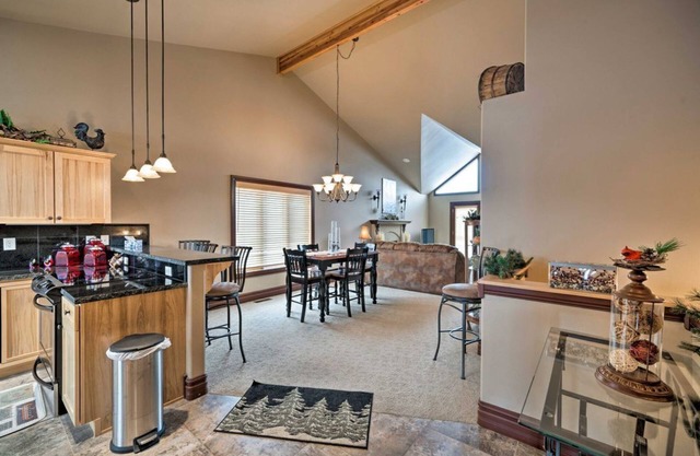 Charming 2-bedroom family-friendly home nearby many main attractions