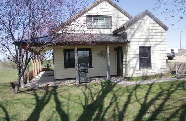 Charming 2-bedroom Farm house with AC, WiFi in Phenomenal Parma