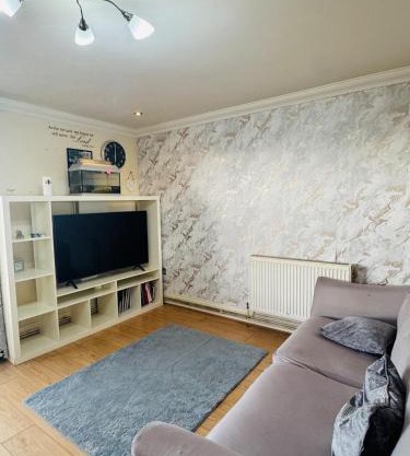 Charming 2 Bedroom Flat with Urban Views