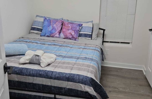 Charming 2-bedroom house with AC, WiFi in Greenville