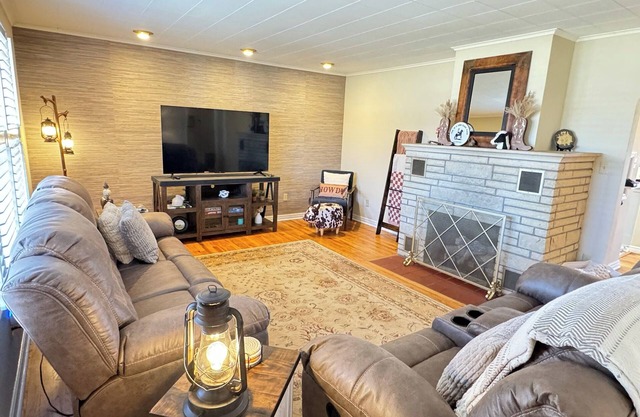 Charming 2-bedroom house in Ponca City with Hot Tub