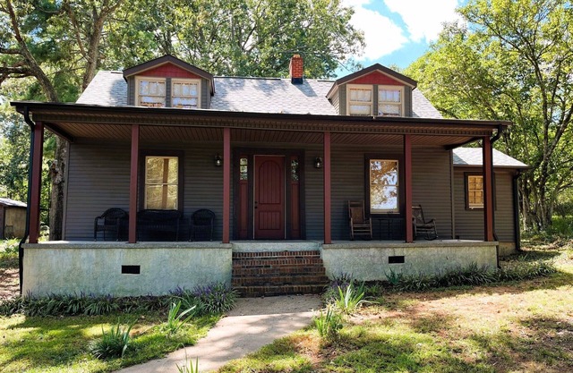 Charming 2-bedroom home in tranquil Easley