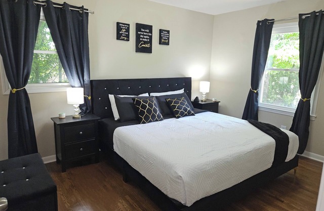 Charming 2-bedroom house with WiFi, AC in enjoyable Columbia