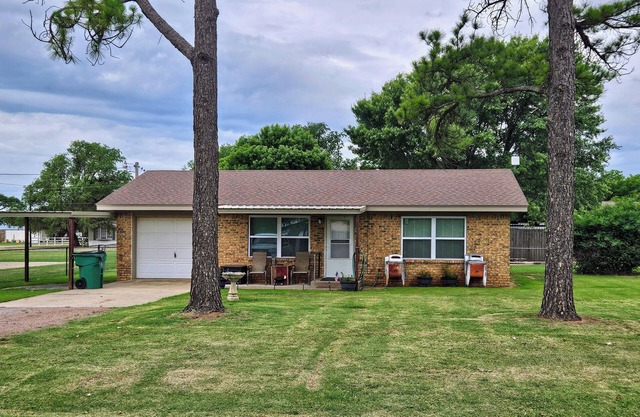 Charming 2-bedroom house in Granite nestled at the foot of the Quartz Mountains
