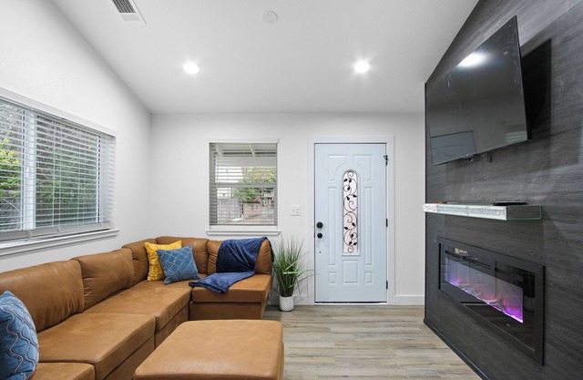 Charming 2-bedroom house in lovely Lodi with WiFi, AC