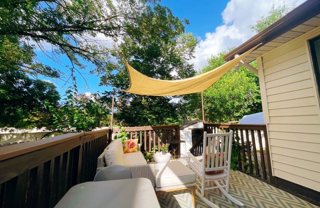 Charming 2-bedroom house in wonderful Austin with AC, WiFi