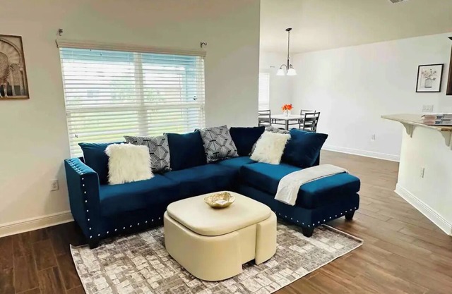 Charming 2-bedroom house with WiFi, AC in peaceful Tracy