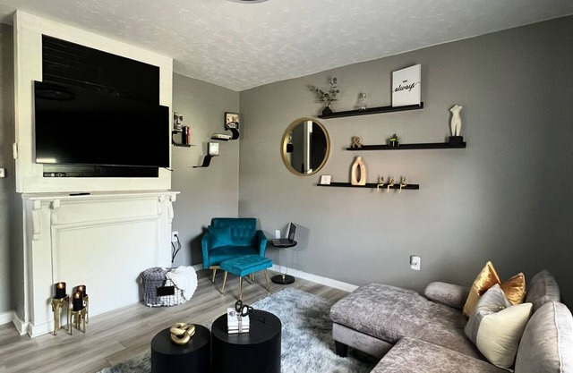 Charming 2-Bedroom Modernized Historic Home in Columbus with AC, WiFi