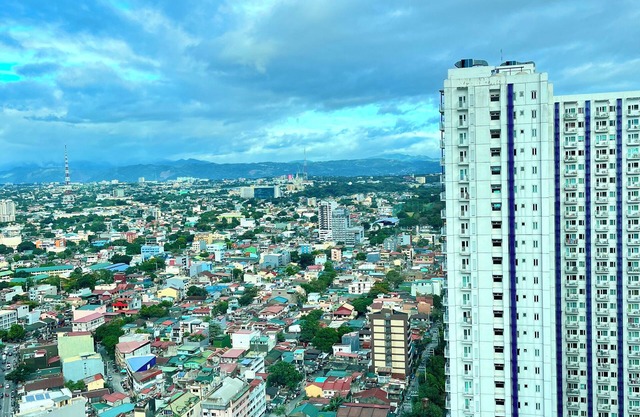 Charming 2-bedroom condo in amazing Quezon City with AC, WiFi