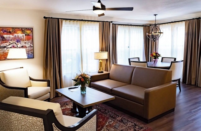 Charming 2-bedroom resort in superb Las Vegas with AC, fitness room, WiFi