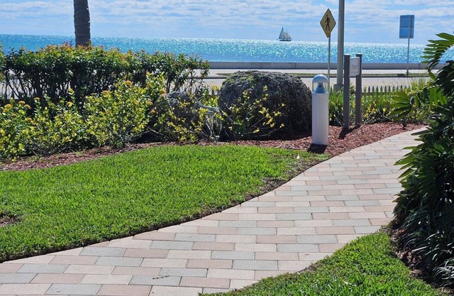 Charming 2-bedroom resort with WiFi, fitness room in phenomenal Key West.