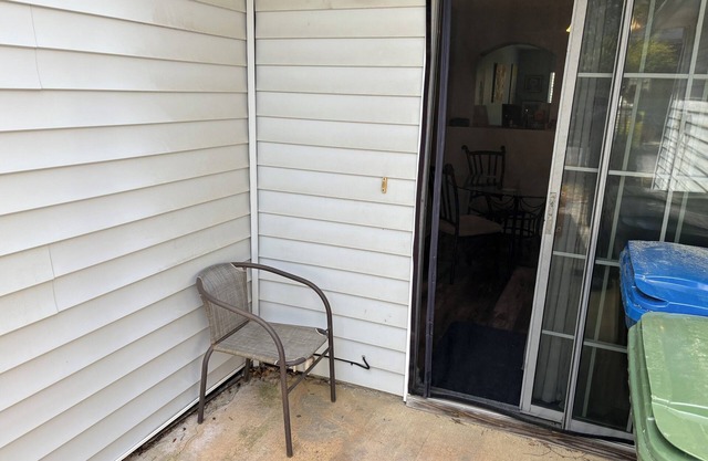 Charming 2-bedroom townhome with WiFi, fitness room in terrific Atlanta