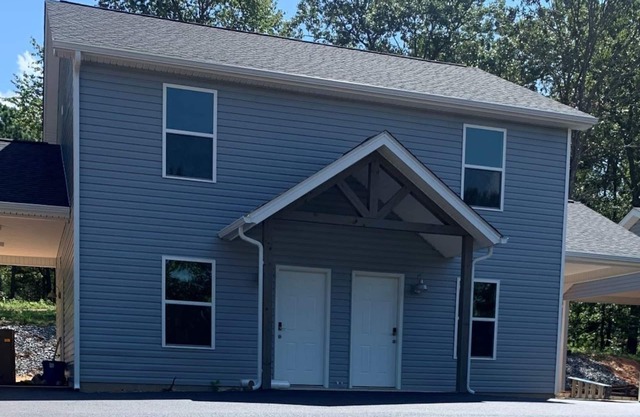 Charming 2-bedroom townhome in Benton with AC