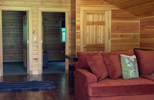 Charming 2-bedroom apartment above garage in Island Falls.