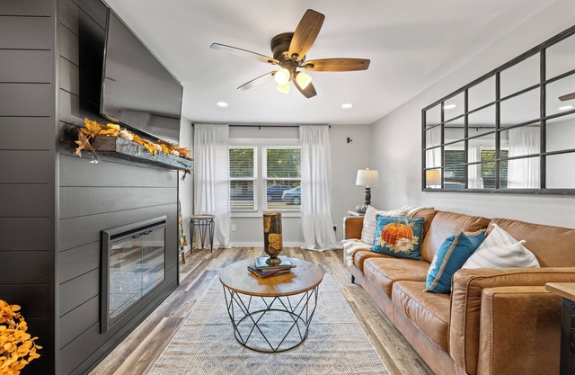 Charming 2-bedroom house with Great kitchen space in Madisonville.