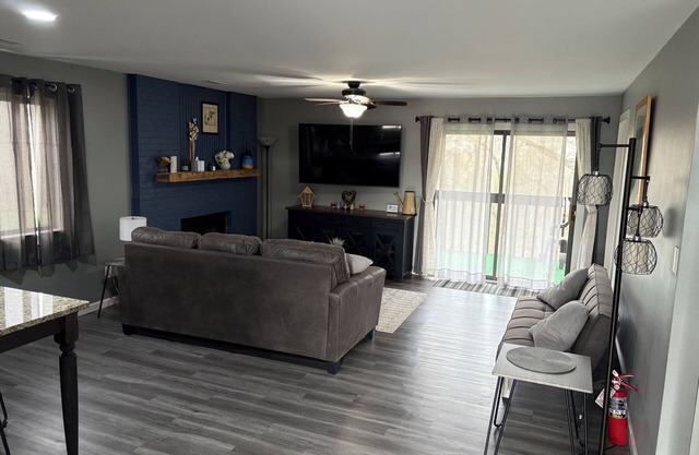 Charming 2-bedroom 2-bath condo with WiFi in Monroe City by Mark Twain Lake