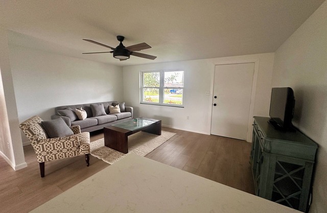 Charming 2-bedroom house in brilliant Port Richey with AC