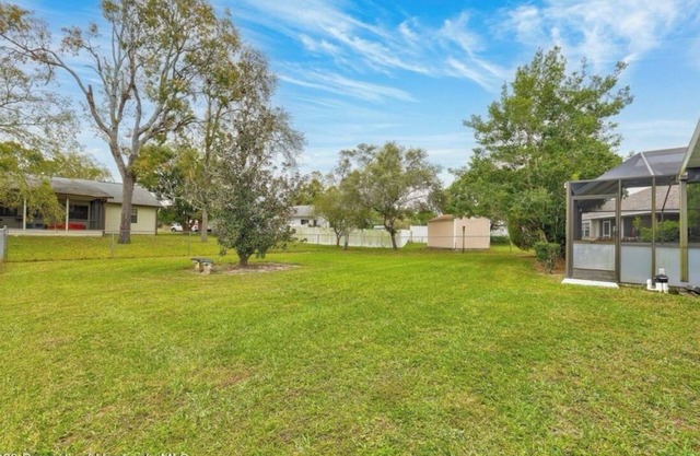 Charming 2-bedroom house with WiFi, AC and pool in welcoming Spring Hill