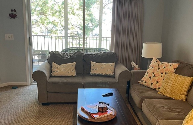 Charming 2-bedroom condo with Wi-Fi in tranquil Sunset Beach on Golf Course.