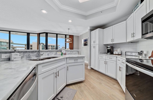 Charming 2bd/2ba w/Bay View, Pool w/Lazy River