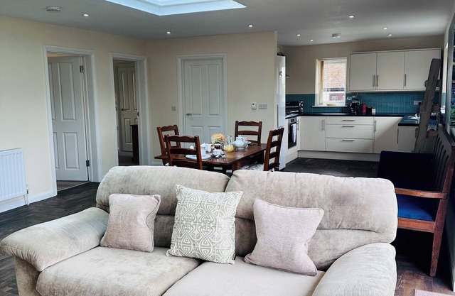 Charming 2BD Country Bungalow on Working Farm in Kent Countryside