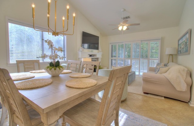 Charming 2BR 2BA Condo - Richmond Park at Kingston Plantation - Private Balcony, Pools