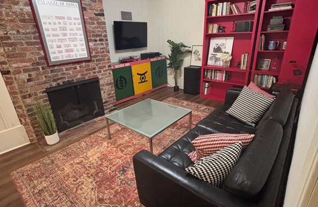 Charming 2BR apt feet from UNC-Chapel Hill, Dean Dome, and NC Botanical Garden