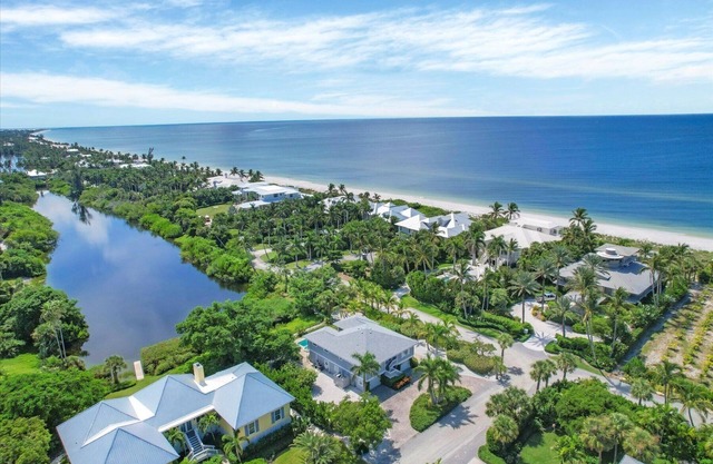 Charming 2BR home with pool view in Boca Grande's North End, perfect for relaxation.
