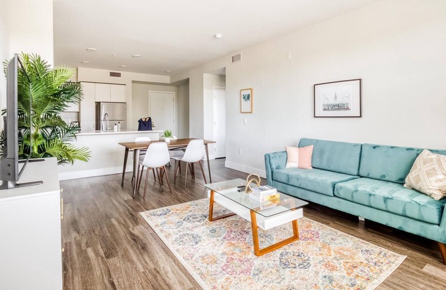 Charming 2BR in Fremont, Pool, Gym + Parking
