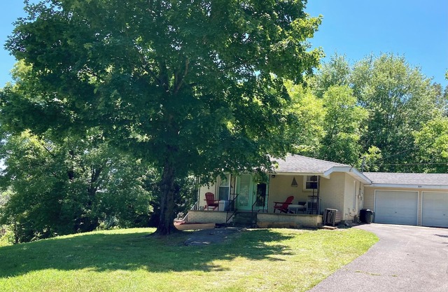 Charming 2BR near Lake Barkley – fully equipped and ready for your stay!