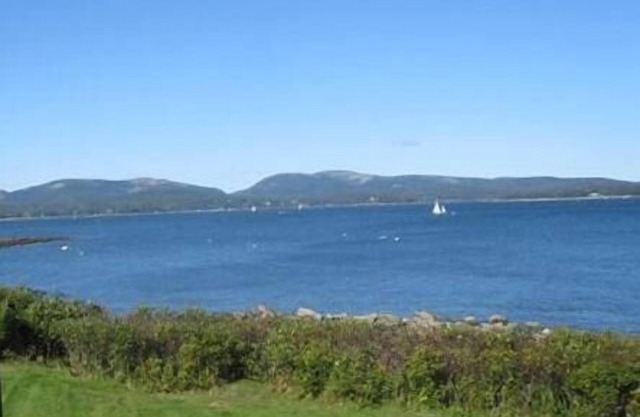 Charming, 2BR Oceanfront cottage with stunning views.