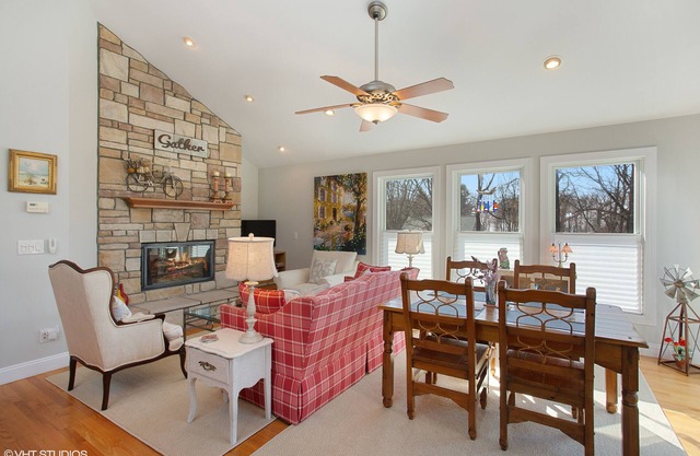 Charming 2BR (Sleeps 4) Coach House w/Lake Michigan Access