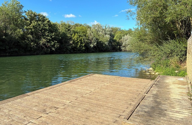 Charming 2pieces on the banks of the Marne adjoining the garden