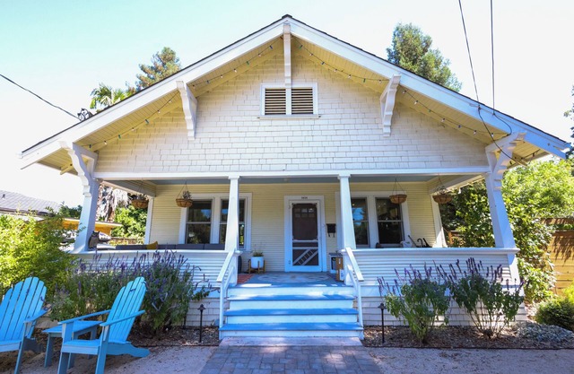 Charming 3/1 in Calistoga with Huge Entertaining Space