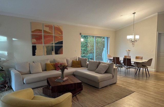 Charming 3-bedroom house in PGA National-walking distance to golf courses