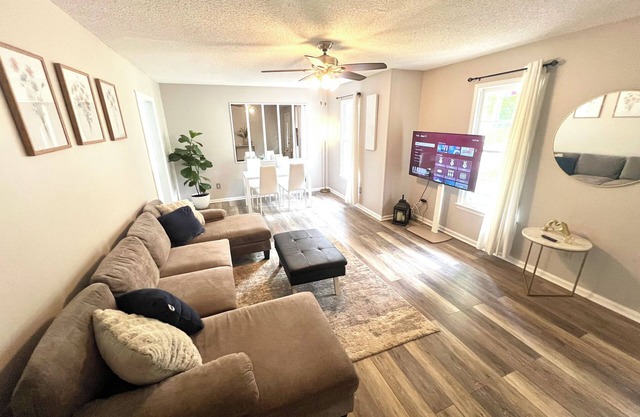 Charming 3 bdr house in Irmo min from Columbia airport, lakes, Columbia downtown