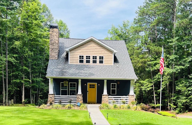 Charming 3 Bdrm House 6 mins from Serenbe on 5+ Wooded Acres with Pond