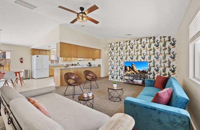 Charming 3-bed, Hot Tub 5 mins to Joshua Tree NP