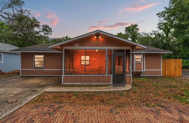 Charming 3-bedroom house with AC, WiFi in amazing New Port Richey