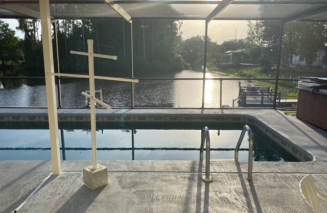 Charming 3-bedroom house in New Port Richey with WiFi, AC